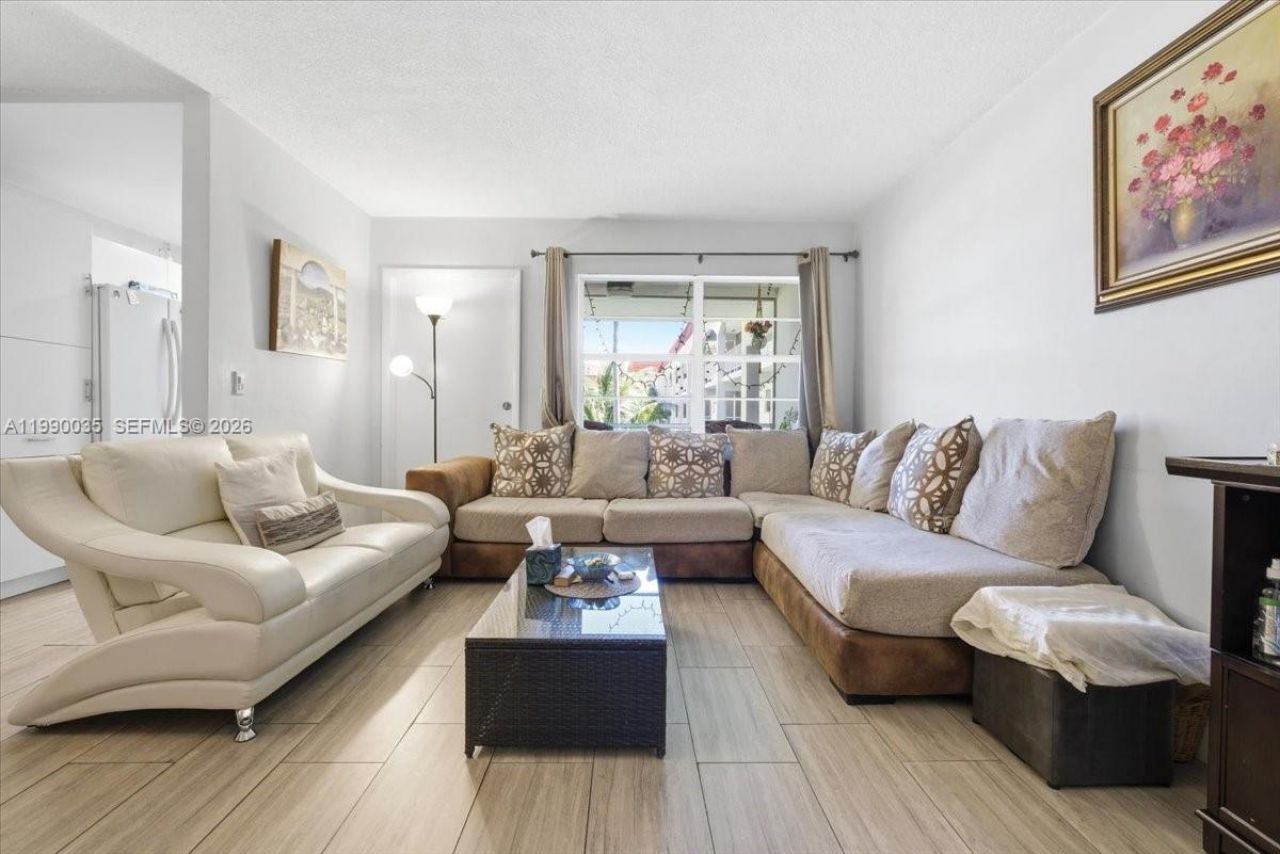 581 Blue Heron Dr, Unit 205-B, Hallandale Beach, FL 33009 Photo