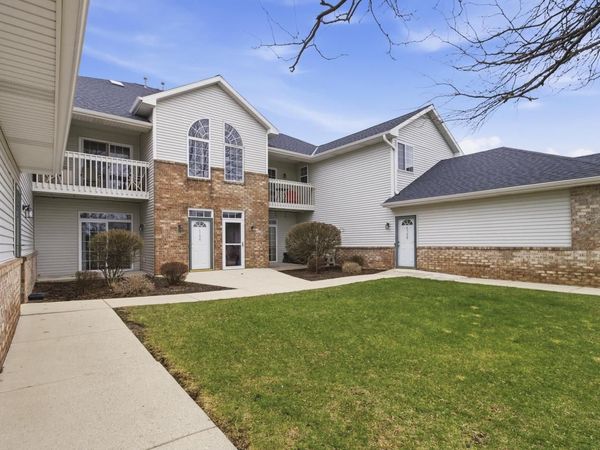 4754 W Maple Leaf CIRCLE, Greenfield, WI 53220