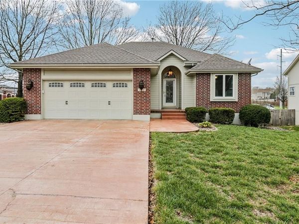 1012 Applewood Street, Lee's Summit, MO 64086