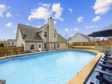 5645 Wooded Valley Way, Flowery Branch, GA 30542