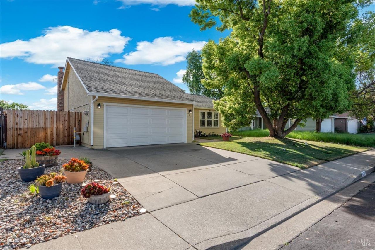 427 Temple Drive, Vacaville, CA 95687 Main Photo