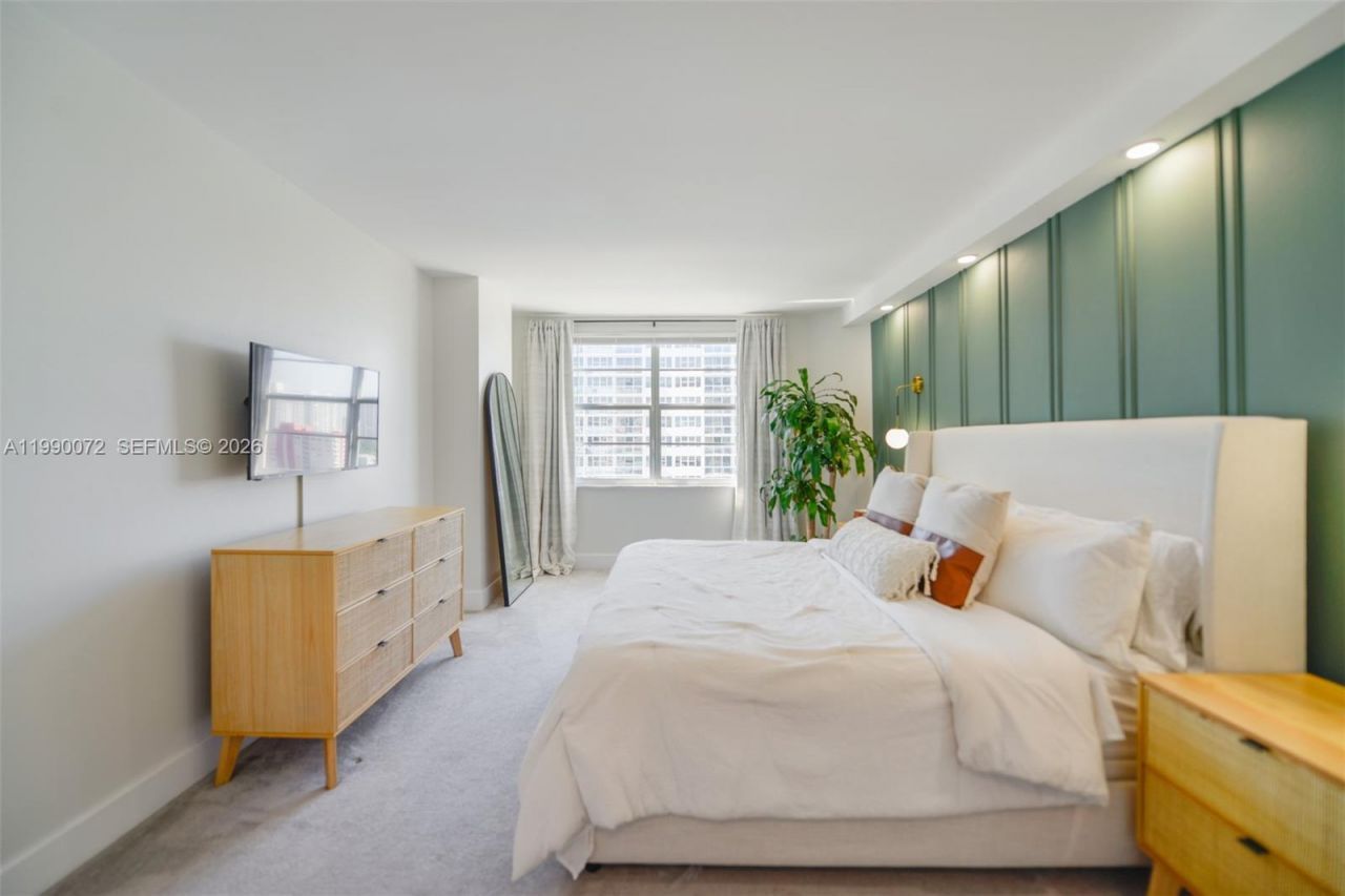 1980 S Ocean Dr , Unit 17E, Hallandale Beach, FL 33009 Photo