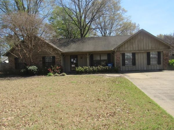 1012 Camelot Cove, West Memphis, AR 72301