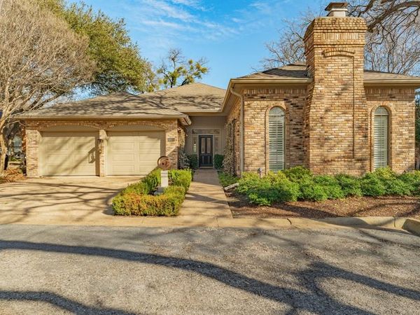 6100 Plum Valley Place, Fort Worth, TX 76116