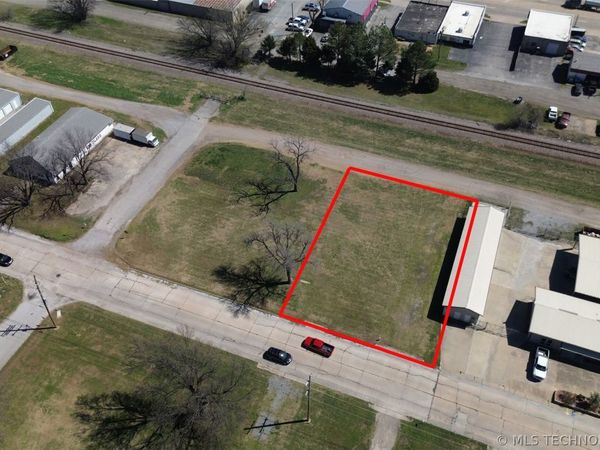 205 S Taylor Street , Pryor, OK 74361