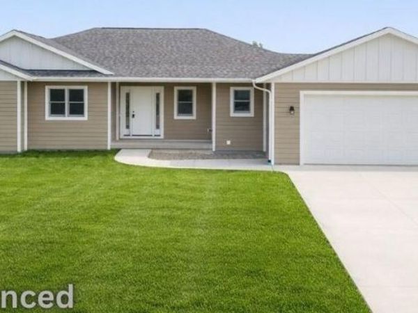 2825 Stonebrook Dr, Sheboygan, WI 53081