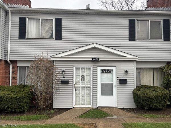 4668 Country Lane, Unit 6, Warrensville Heights, OH 44128