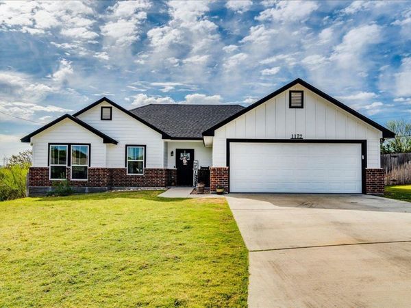 1172 Limestone DR, Lampasas, TX 76550