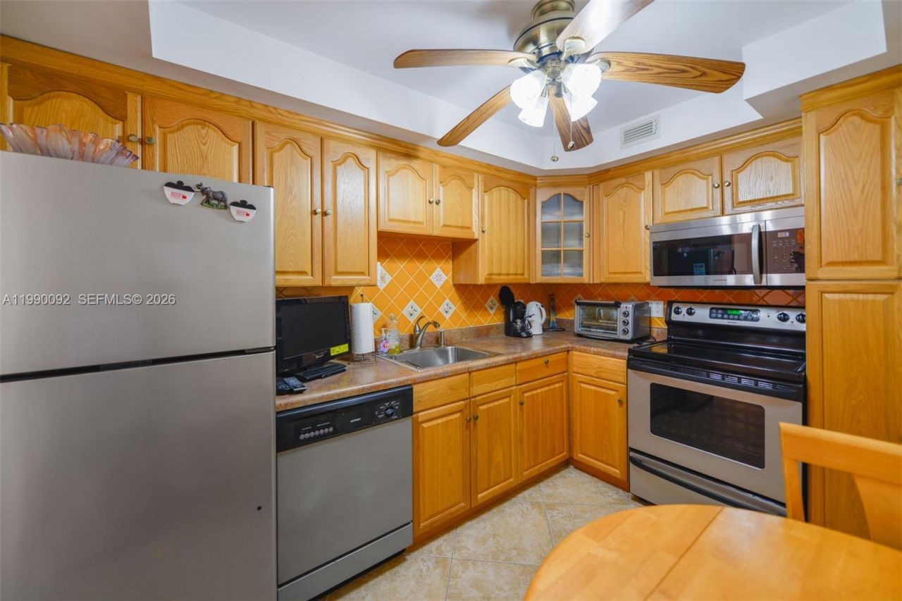 1980 S Ocean Dr, Unit 10L, Hallandale Beach, FL 33009 Photo