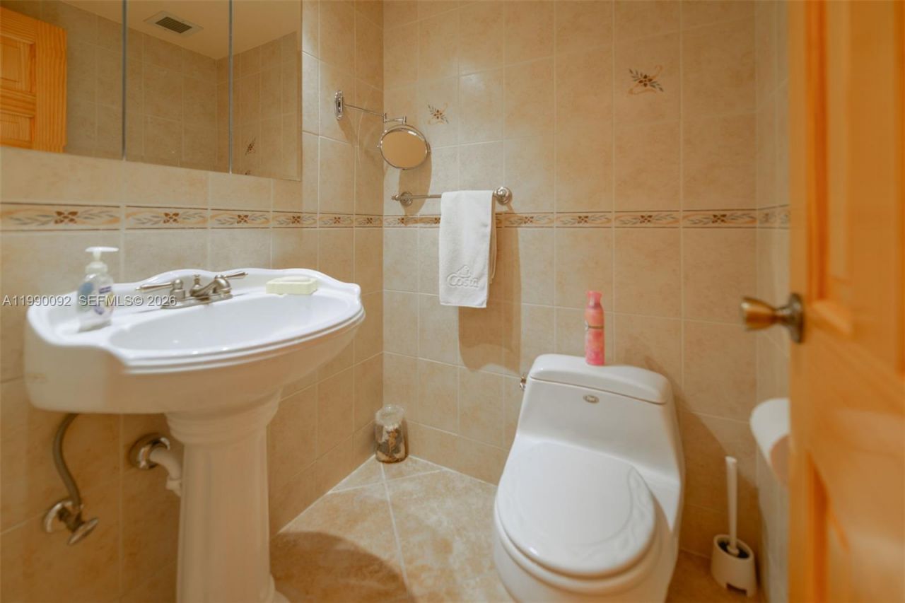 1980 S Ocean Dr, Unit 10L, Hallandale Beach, FL 33009 Photo