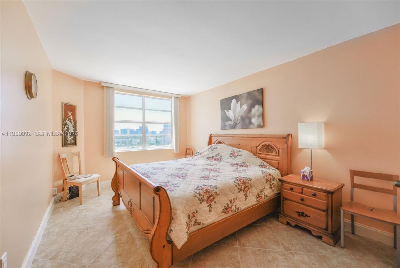 1980 S Ocean Dr, Unit 10L, Hallandale Beach, FL 33009 Photo