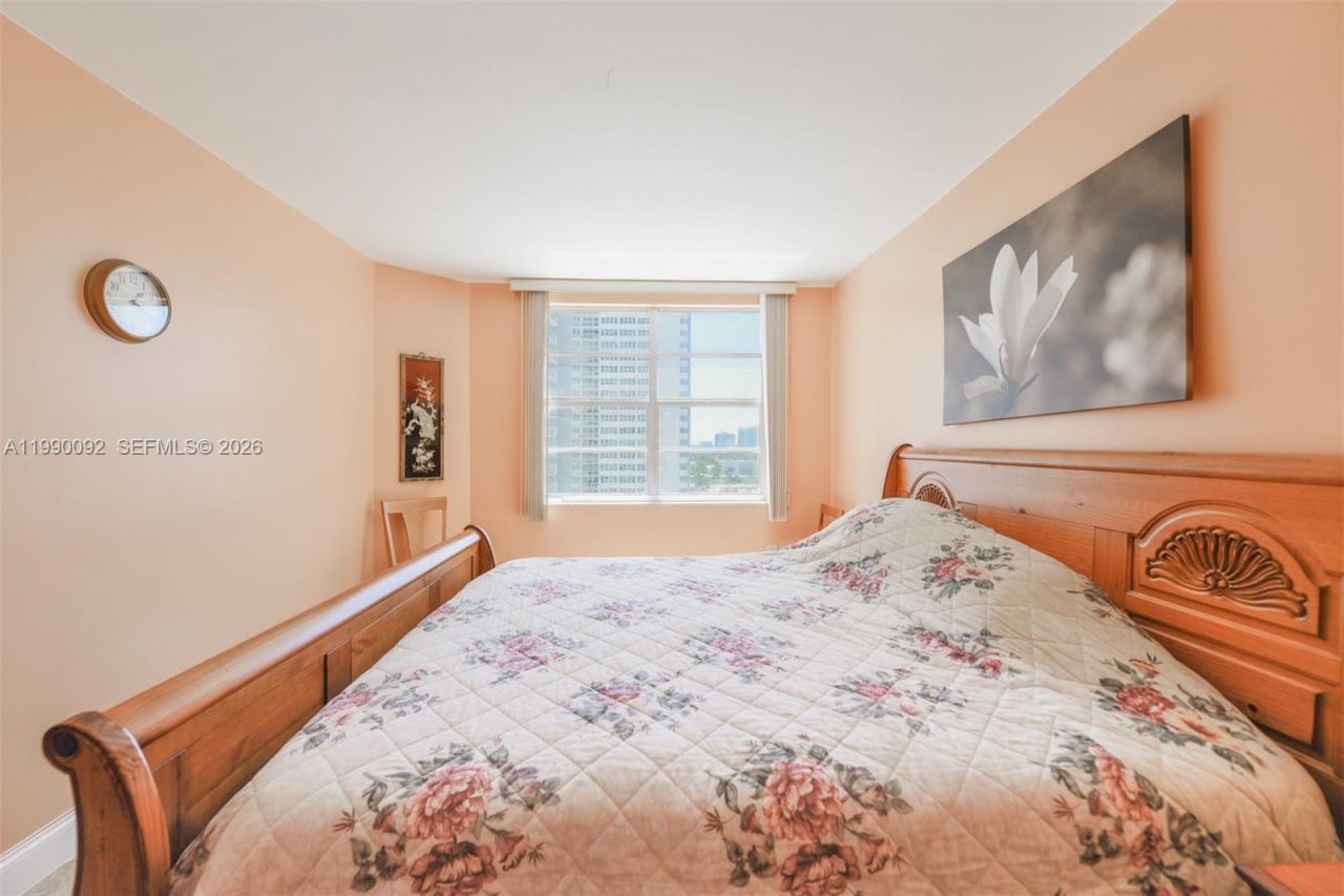 1980 S Ocean Dr, Unit 10L, Hallandale Beach, FL 33009 Photo