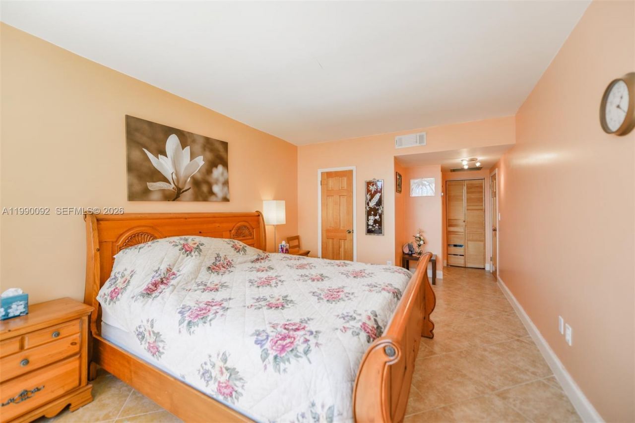 1980 S Ocean Dr, Unit 10L, Hallandale Beach, FL 33009 Photo
