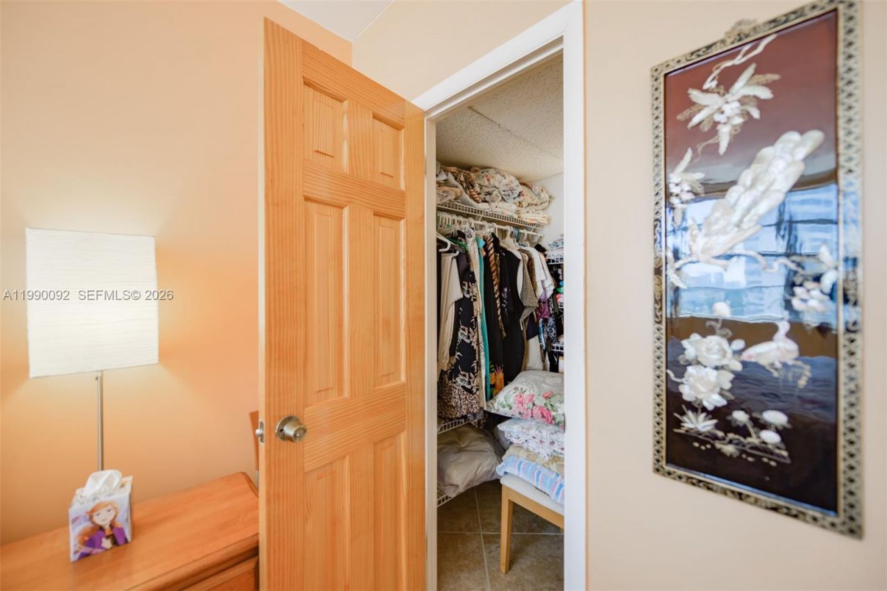 1980 S Ocean Dr, Unit 10L, Hallandale Beach, FL 33009 Photo