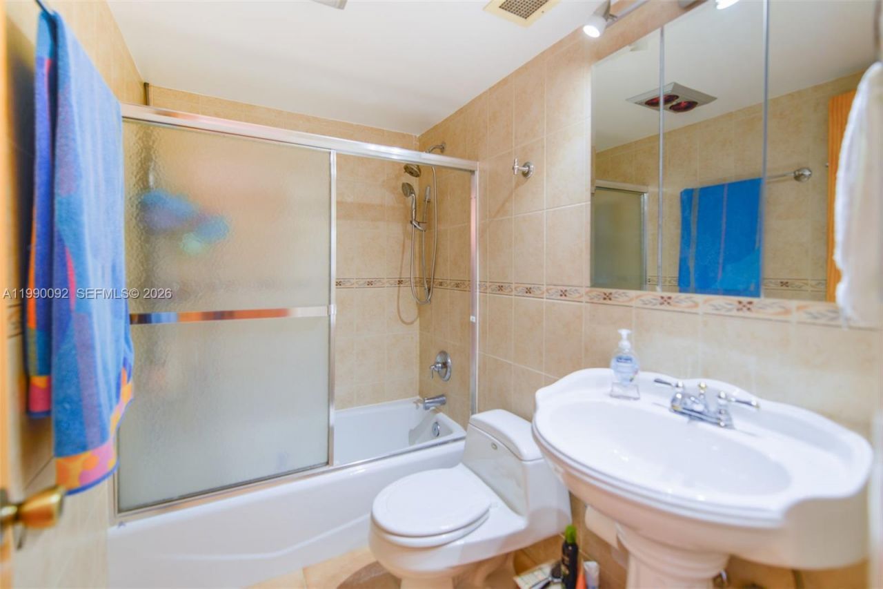 1980 S Ocean Dr, Unit 10L, Hallandale Beach, FL 33009 Photo