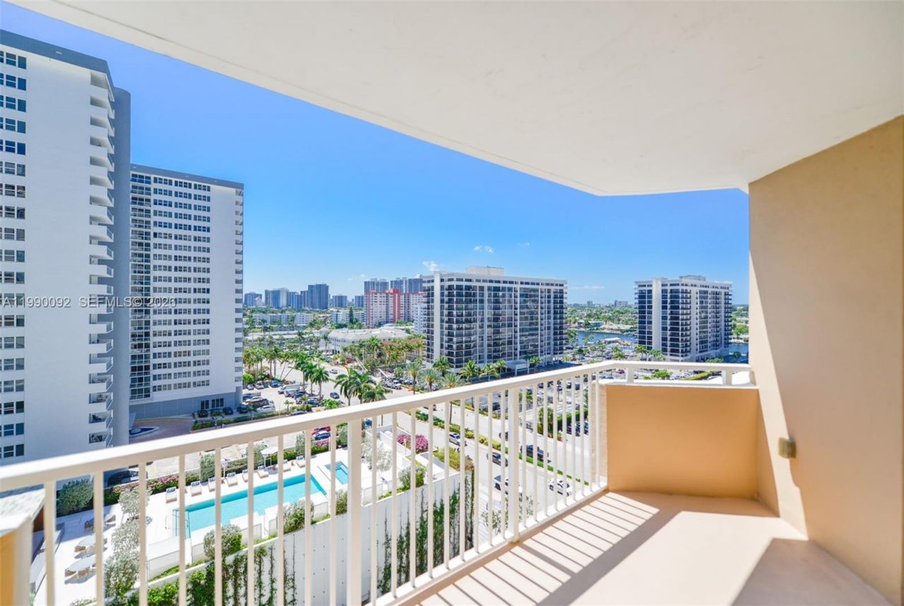 1980 S Ocean Dr, Unit 10L, Hallandale Beach, FL 33009 Photo