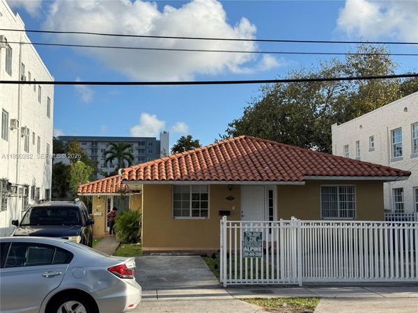 1124 NW 3rd St , Miami, FL 33128