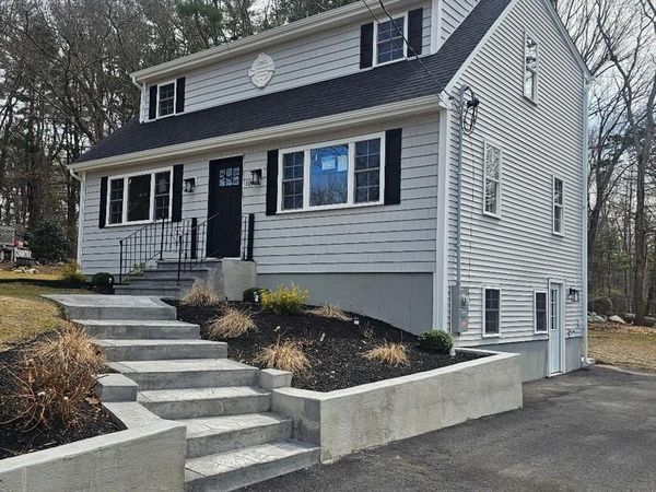 1094 Glebe St, Taunton, MA 02780