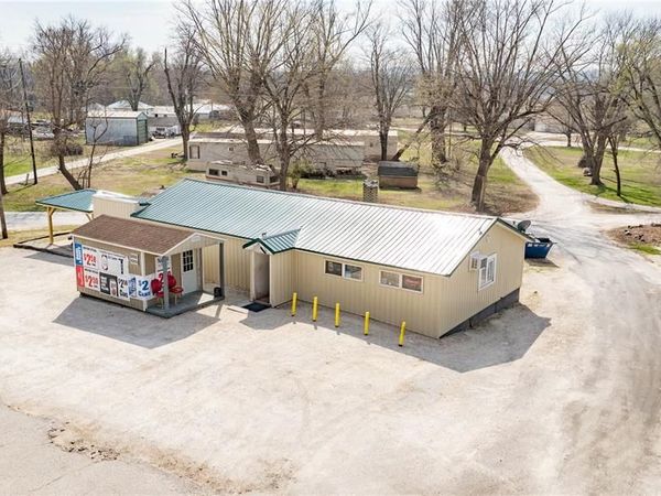 20861 State Highway 100 , Fieldon, IL 62031