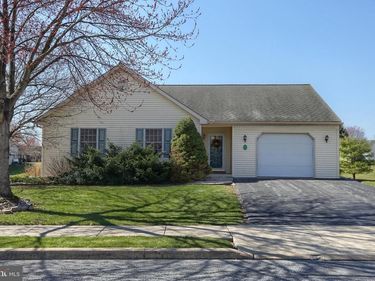 19 SPRINGHOUSE DRIVE, MYERSTOWN, PA 17067
