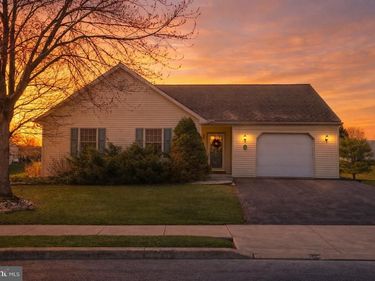 19 SPRINGHOUSE DRIVE, MYERSTOWN, PA 17067