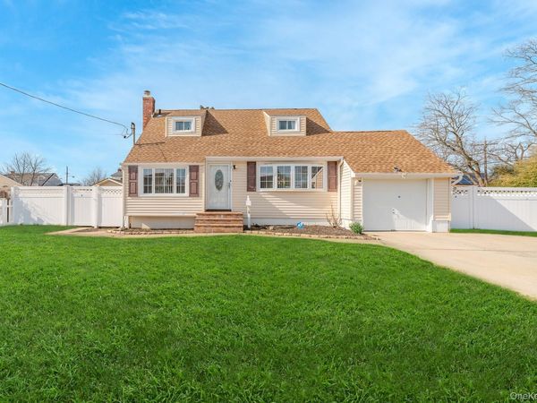385 Irving Street , Central Islip, NY 11722