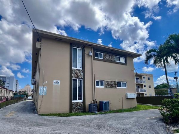 225 SW 18th Avenue, Miami, FL 33188