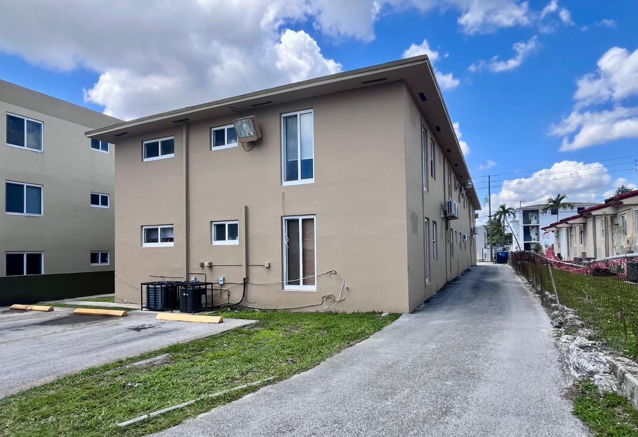 225 SW 18th Avenue, Miami, FL 33188 Photo