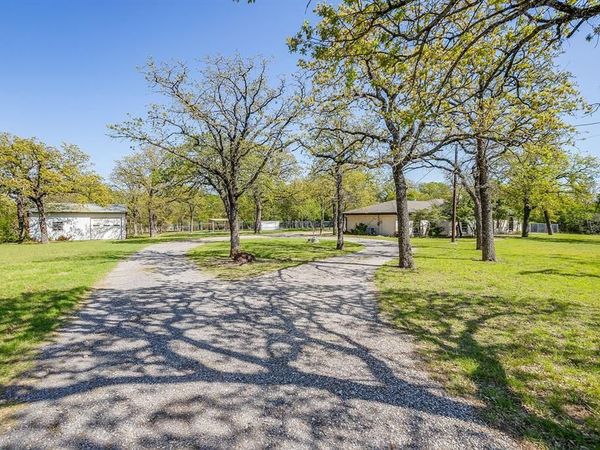 1417 Tarver Road , Burleson, TX 76028