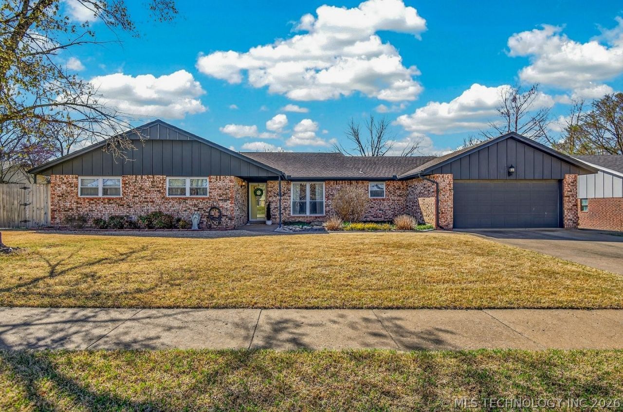 2417 Chapel Hill Road, Bartlesville, OK 74006 Main Photo