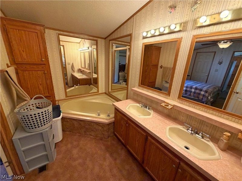 54290 Pipe Creek Road, Jacobsburg, OH 43933 Photo 6