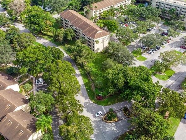 3150 NW 42nd Avenue, Unit E401, Coconut Creek, FL 33066