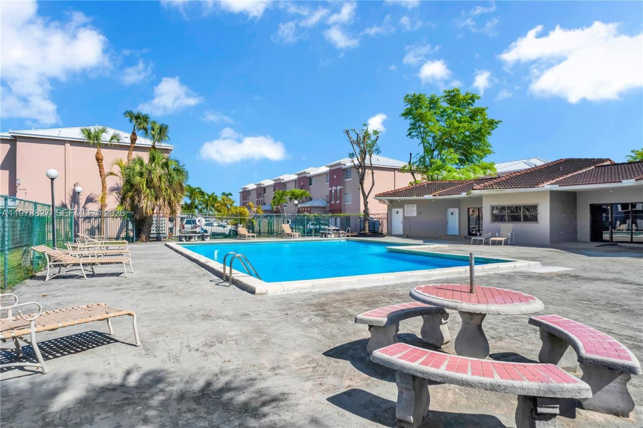 1101 SW 122nd Ave, Unit 310, Miami, FL 33184 Photo