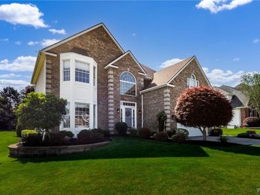 5477 Pebble Beach Drive, Hamburg, NY 14075