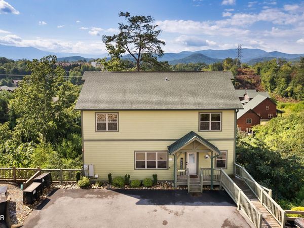 1129 Cove Falls Way, Pigeon Forge, TN 37863