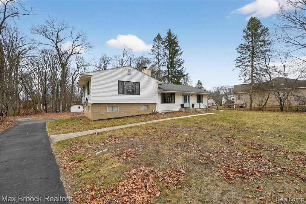 22525 Riverdale Drive, Southfield, MI 48033 Main Photo