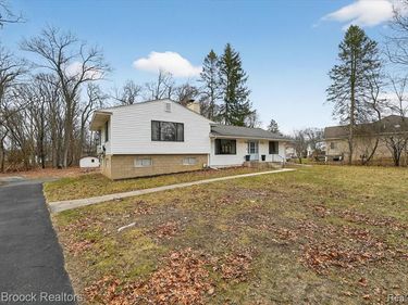 22525 Riverdale Drive, Southfield, MI 48033