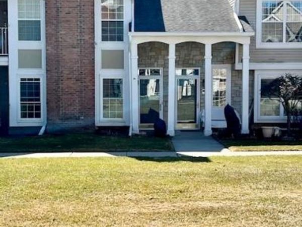 56146 CHESAPEAKE Trail, Shelby Twp, MI 48316