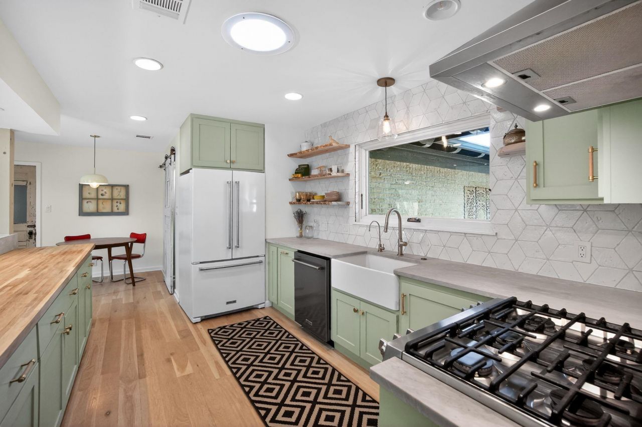 2104 Four Oaks Ln, Austin, TX 78704 Main Photo