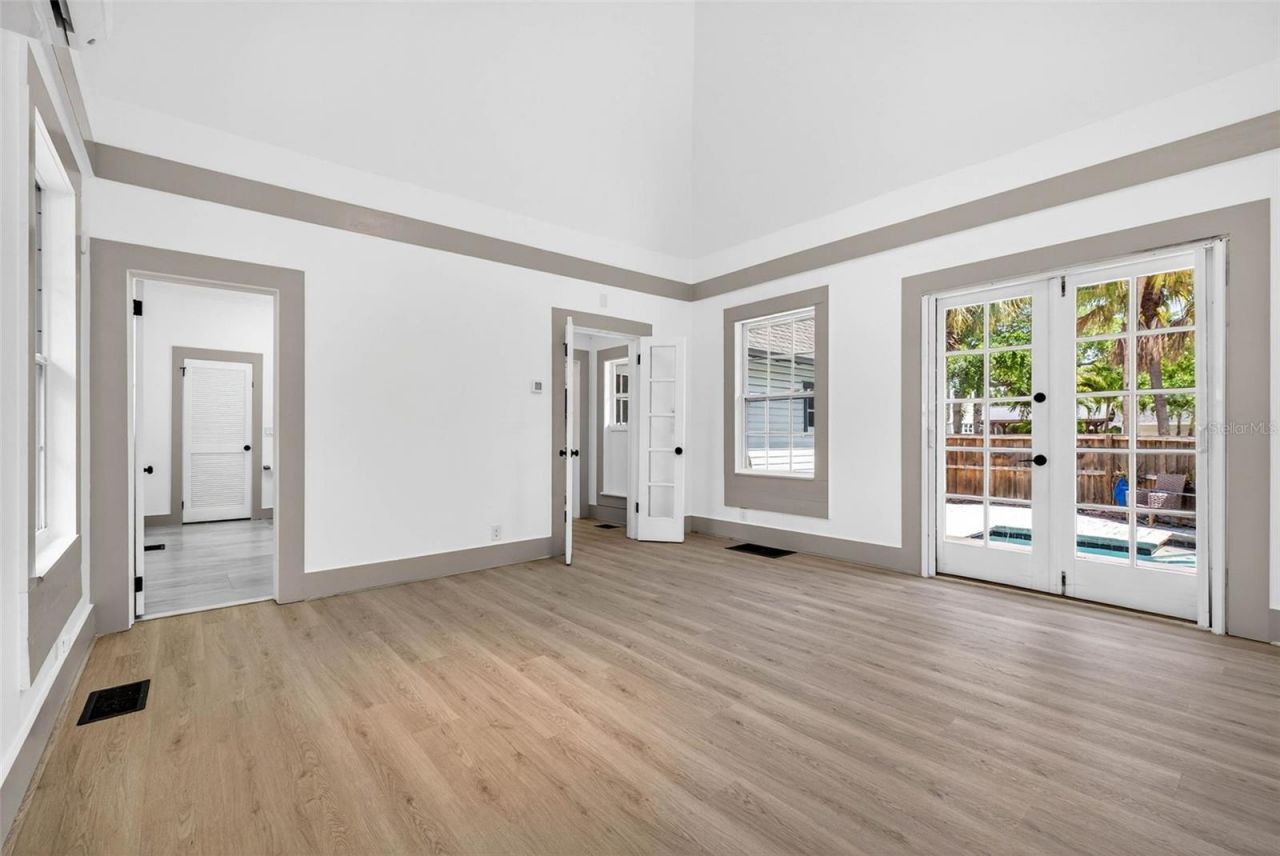 1330 Cherry Street Ne, Saint Petersburg, FL 33701 Photo