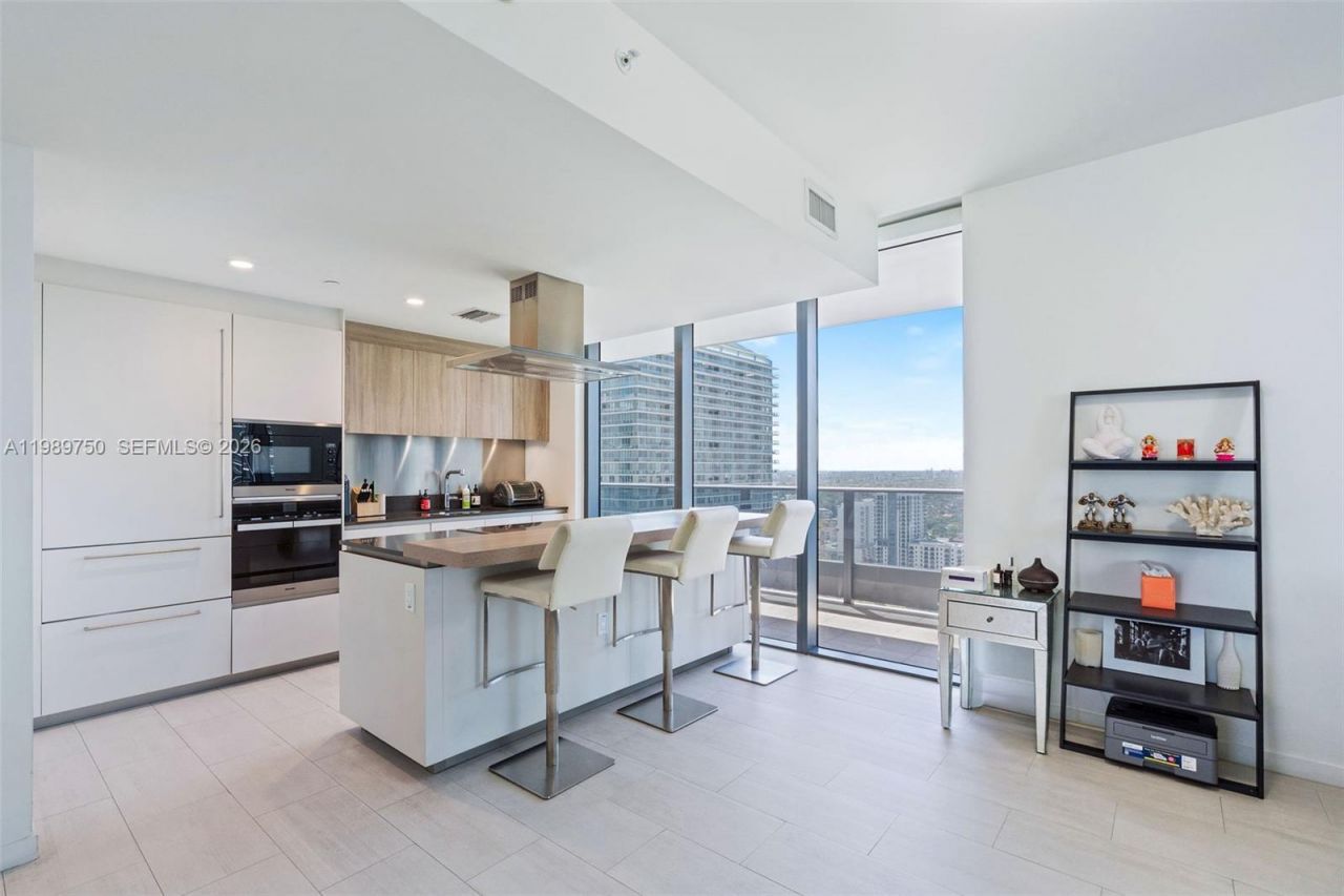 1000 Brickell Plz, Unit 2812, Miami, FL 33131 Photo