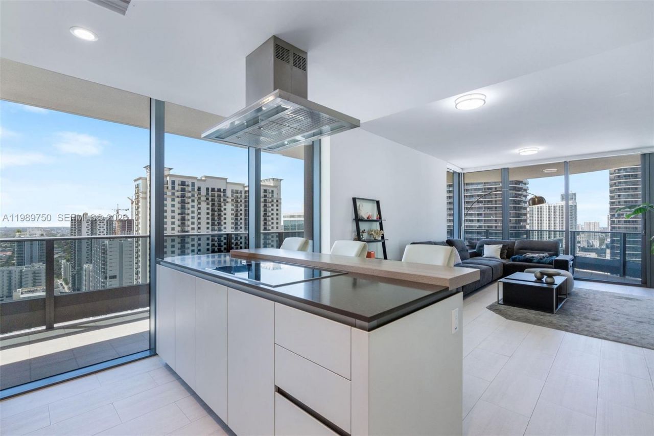 1000 Brickell Plz, Unit 2812, Miami, FL 33131 Photo