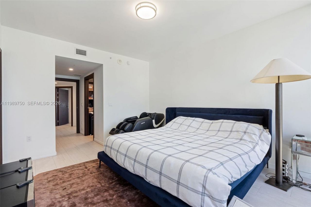 1000 Brickell Plz, Unit 2812, Miami, FL 33131 Photo