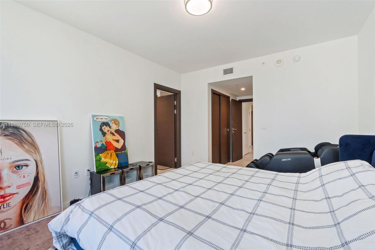 1000 Brickell Plz, Unit 2812, Miami, FL 33131 Photo