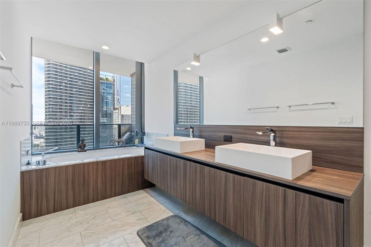 1000 Brickell Plz, Unit 2812, Miami, FL 33131 Photo