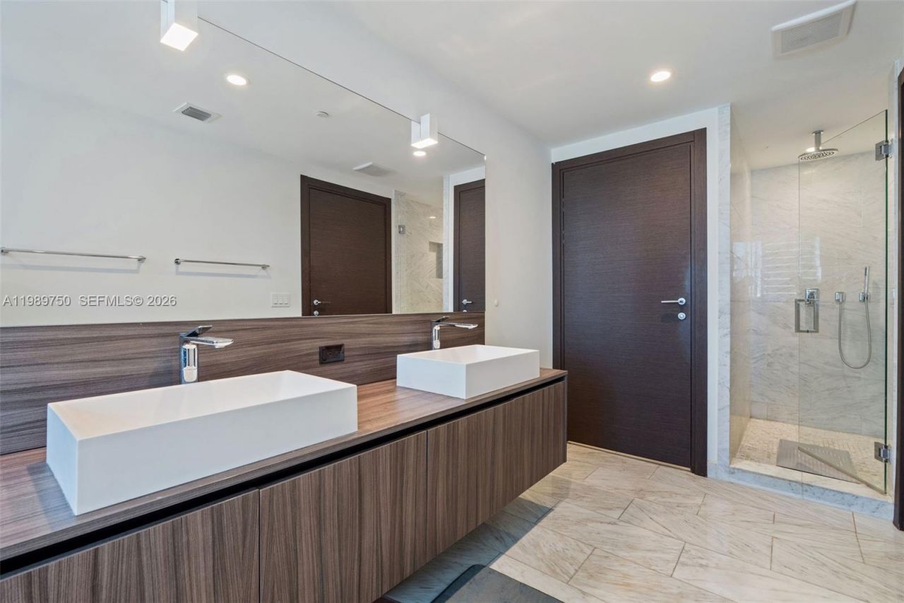 1000 Brickell Plz, Unit 2812, Miami, FL 33131 Photo