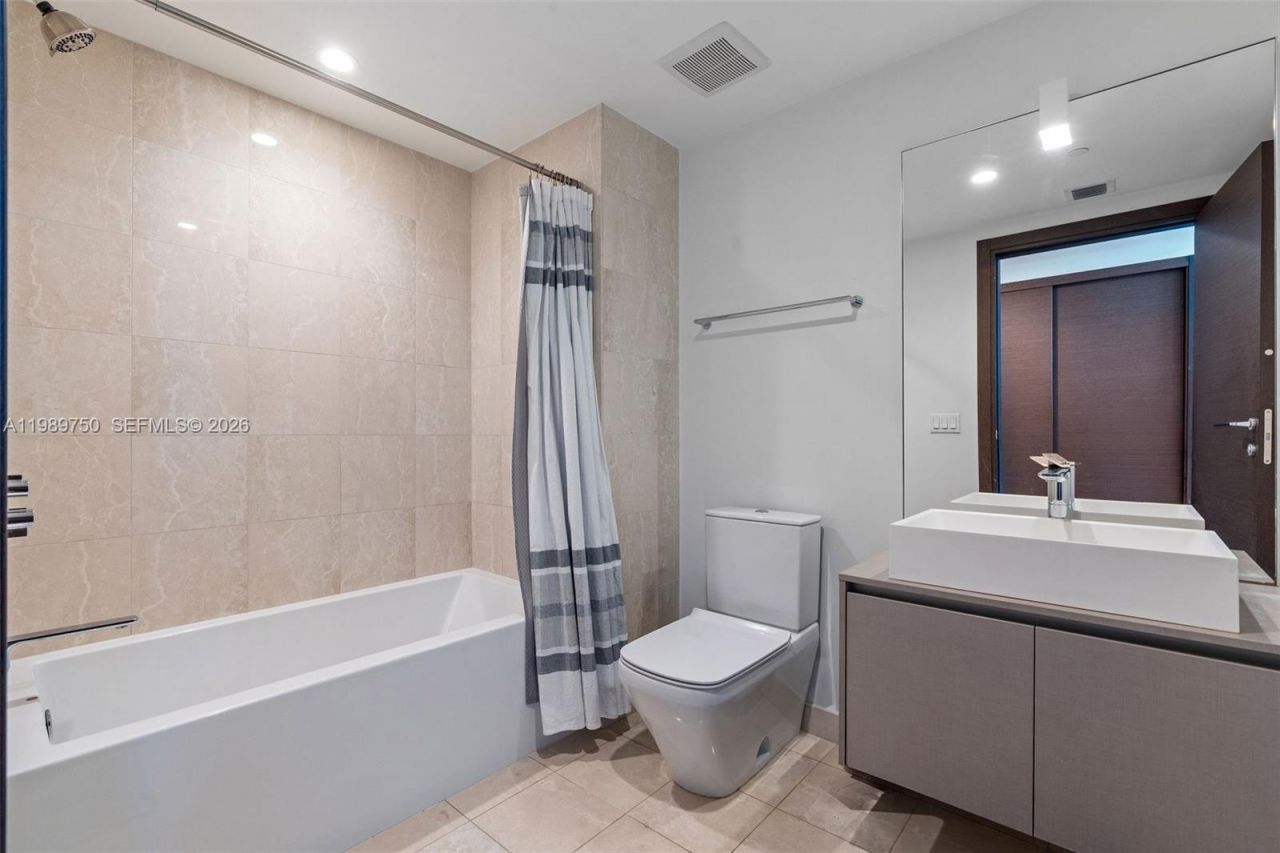 1000 Brickell Plz, Unit 2812, Miami, FL 33131 Photo