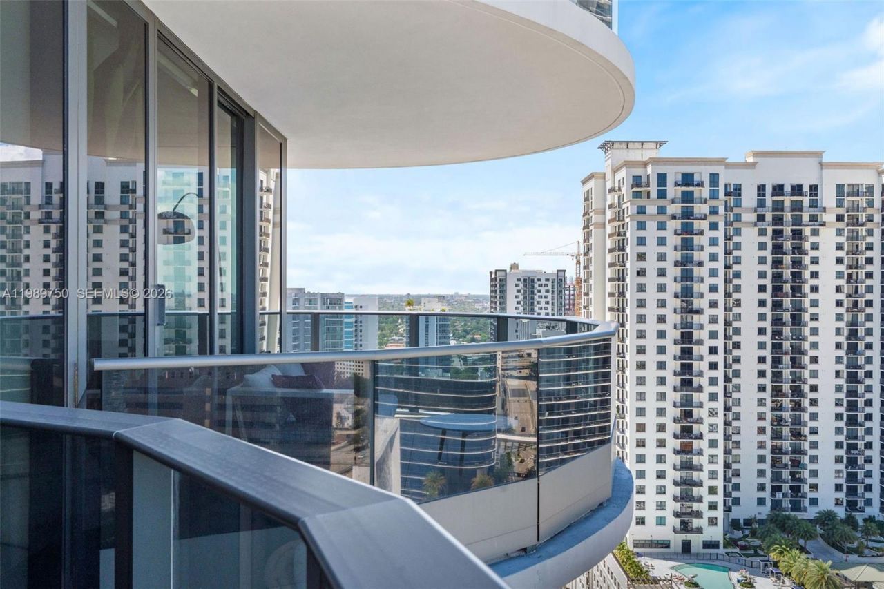 1000 Brickell Plz, Unit 2812, Miami, FL 33131 Photo