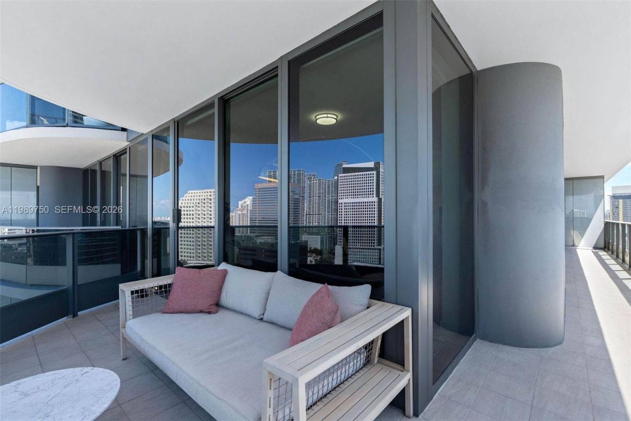 1000 Brickell Plz, Unit 2812, Miami, FL 33131 Photo