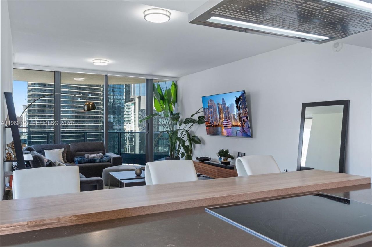 1000 Brickell Plz, Unit 2812, Miami, FL 33131 Photo